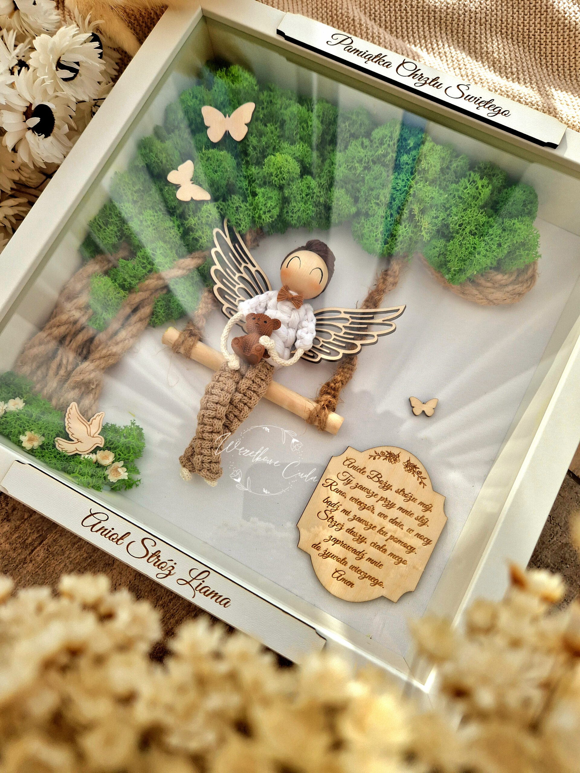 Anioł Stróż z misiem w ramce box 3D - Pamiątka Chrztu, mech chrobotek - obrazek 3