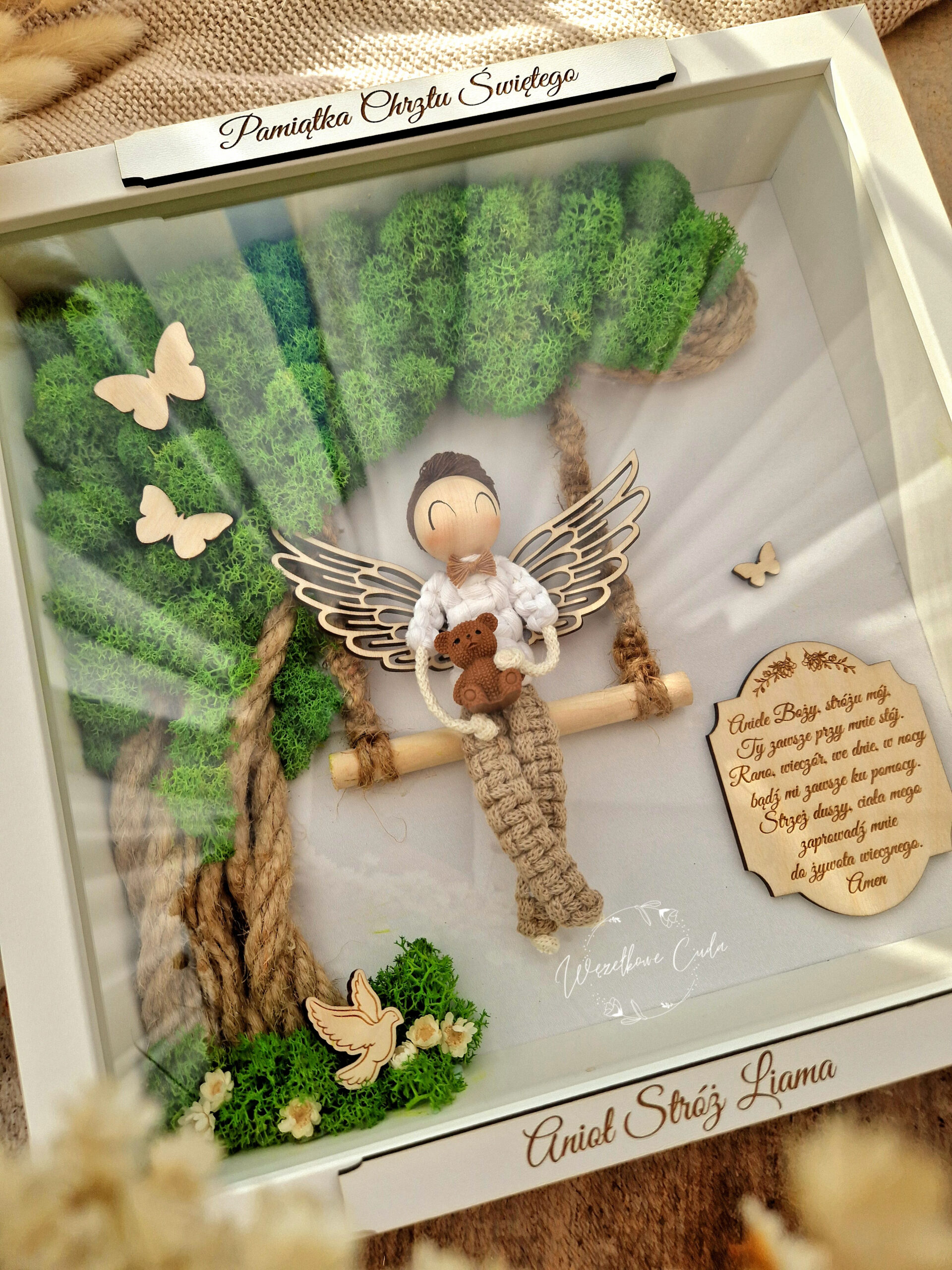 Anioł Stróż z misiem w ramce box 3D - Pamiątka Chrztu, mech chrobotek - obrazek 4