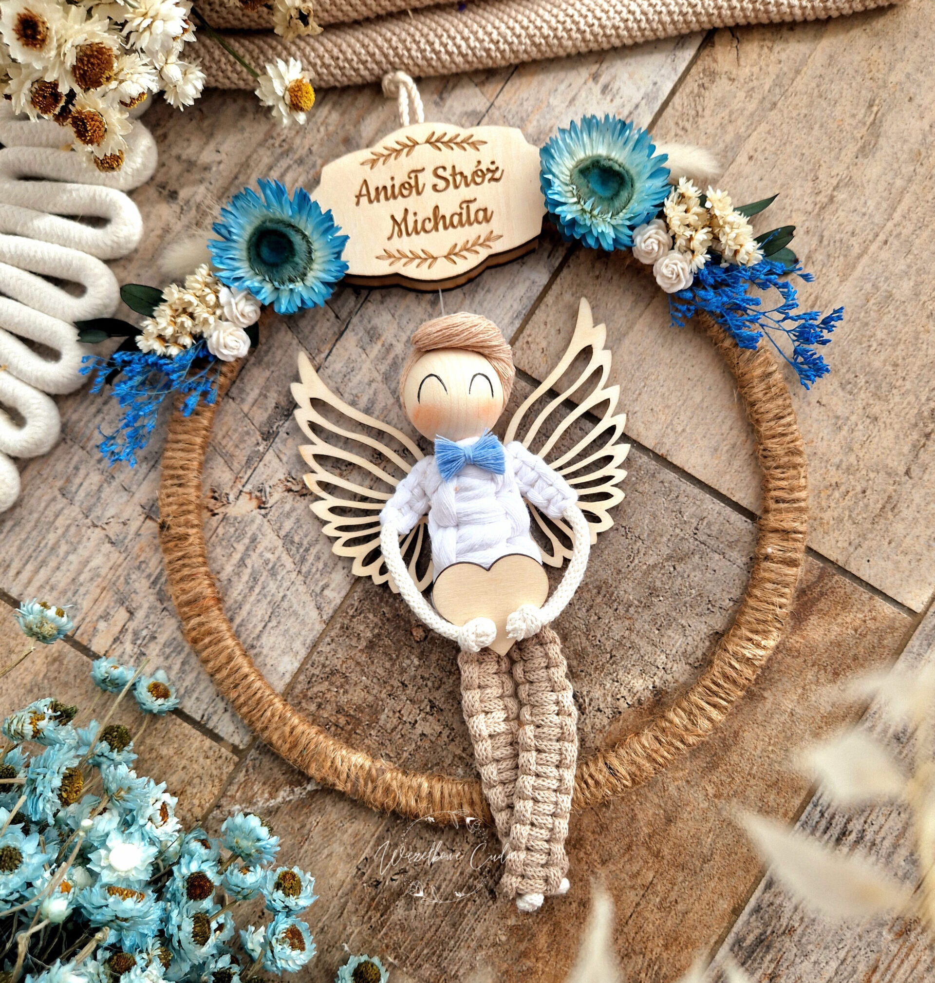 Pamiątka Chrztu Świętego, Komunii - Anioł Stróż na obręczy, makramowa laleczka