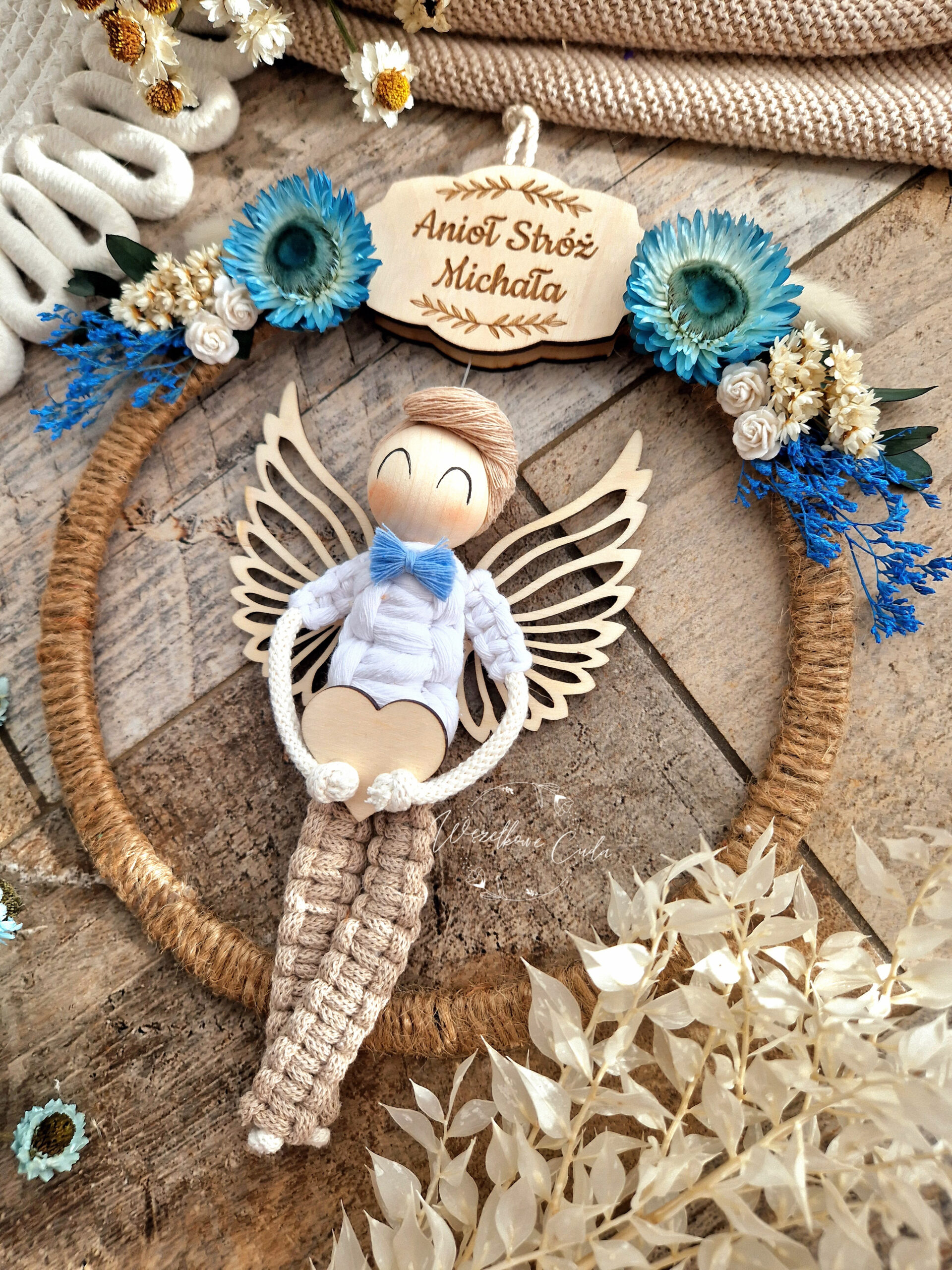 Pamiątka Chrztu Świętego, Komunii - Anioł Stróż na obręczy, makramowa laleczka - obrazek 2