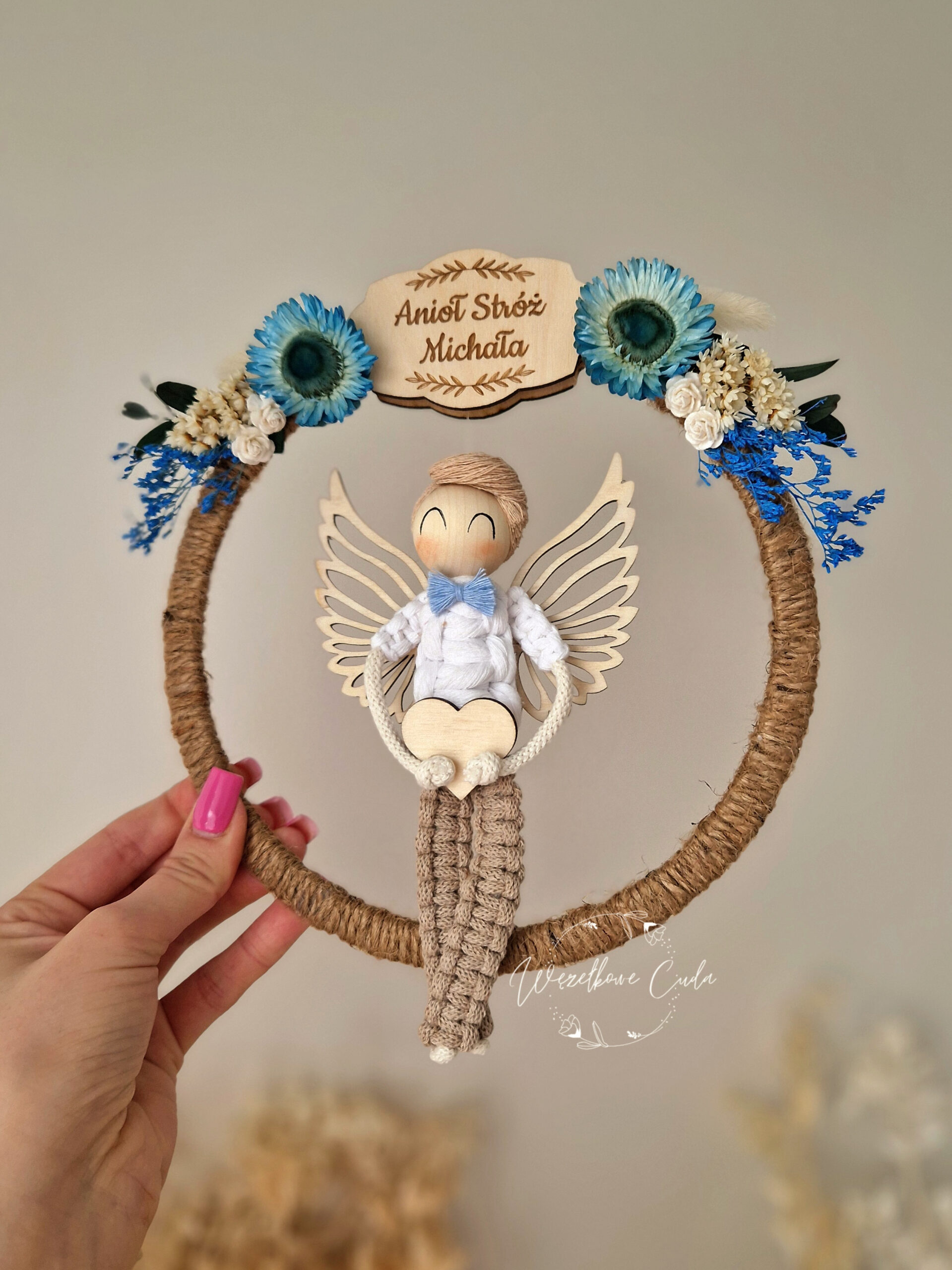 Pamiątka Chrztu Świętego, Komunii - Anioł Stróż na obręczy, makramowa laleczka - obrazek 3