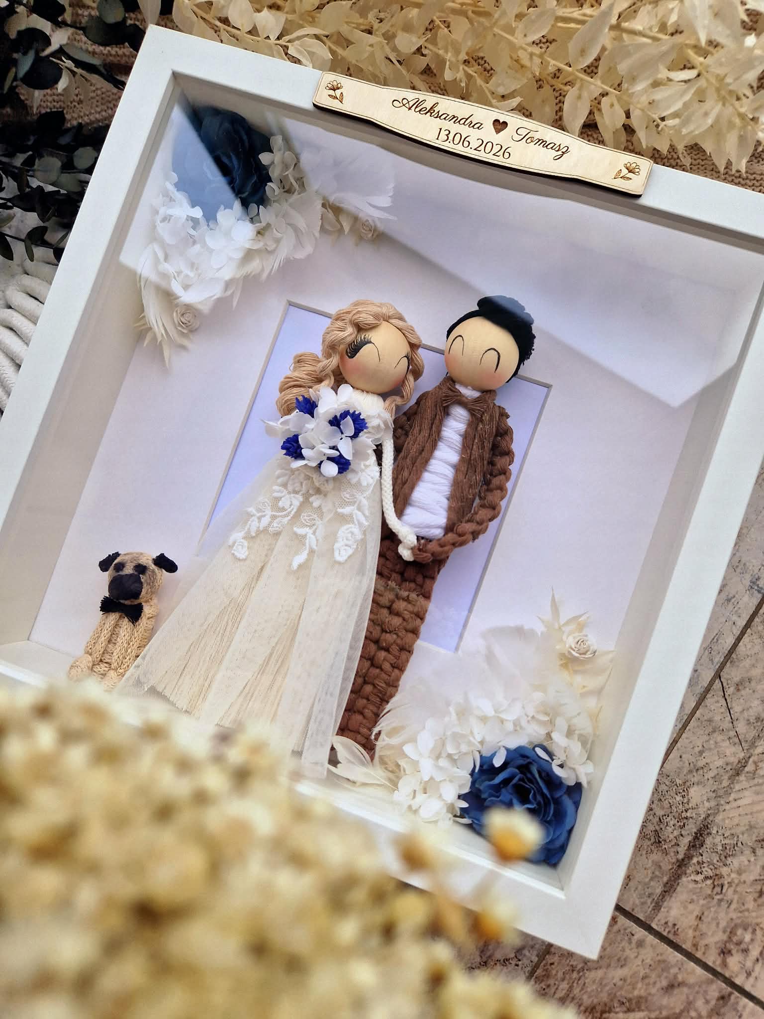 Pamiątka Ślubu, ramka box - makramowe laleczki, kwiaty - obrazek 2