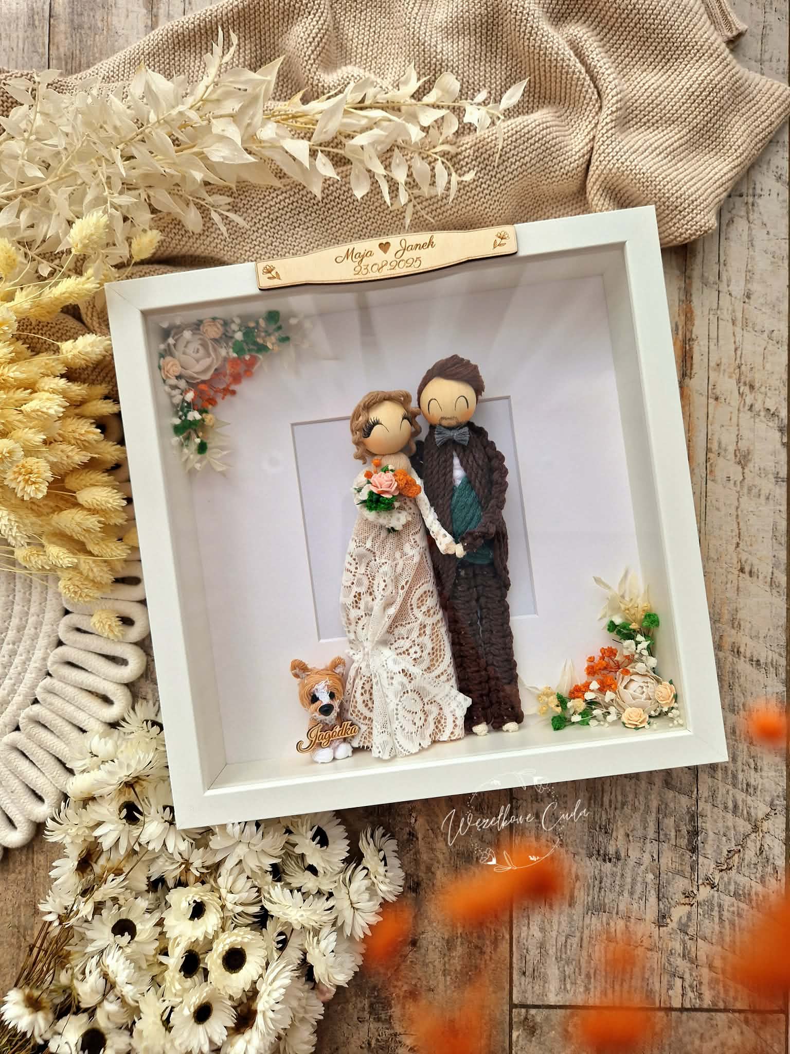 Pamiątka Ślubu, ramka box - makramowe laleczki, kwiaty - obrazek 4