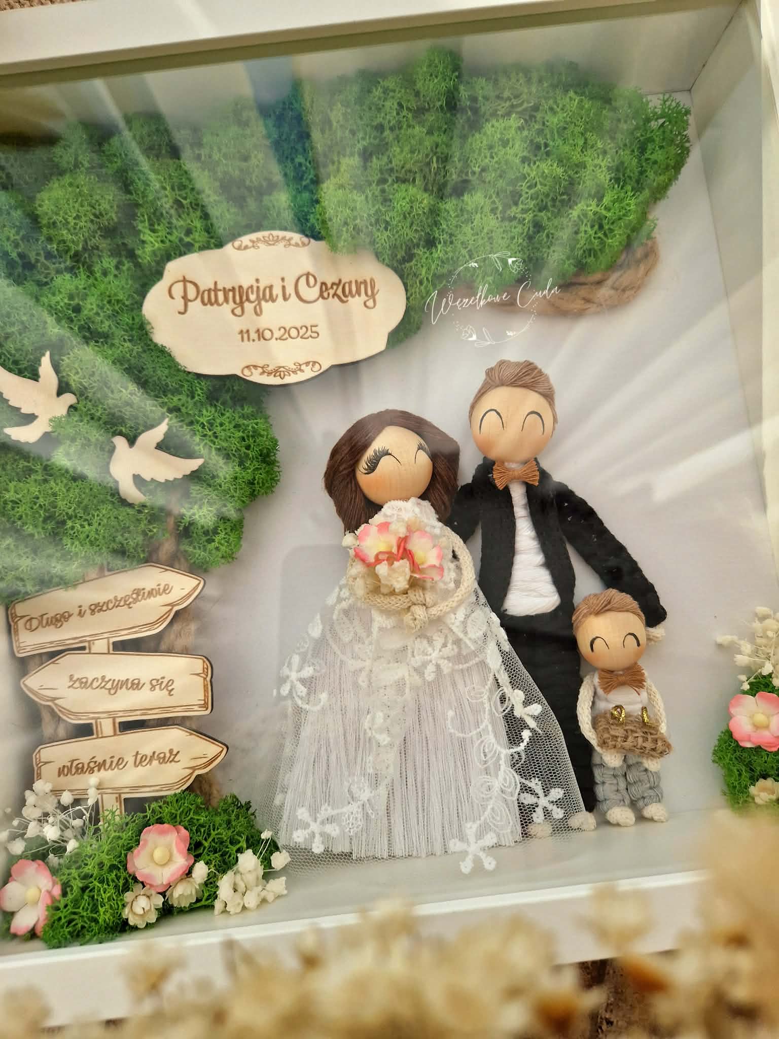 Pamiątka Ślubu rodzinna, wzór I, ramka box - makramowe laleczki, drzewko - obrazek 2