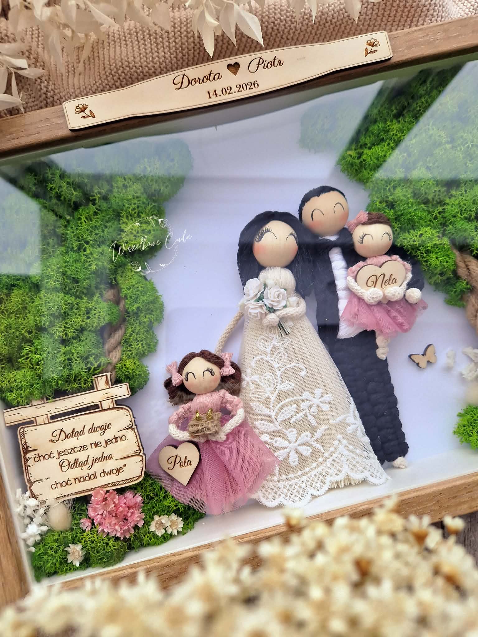 Pamiątka Ślubu rodzinna, wzór II, ramka box - makramowe laleczki, drzewko - obrazek 3